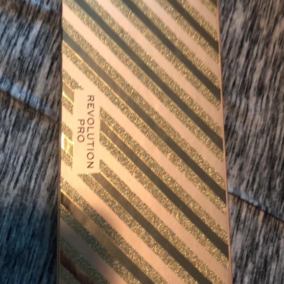 Revolution Pro - Picture 2 of 2